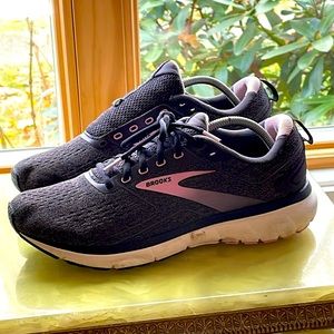 BROOKS women’s sneakers, grey and pink, size 11